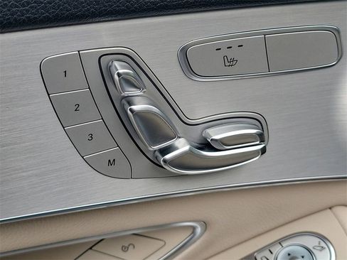 Used 2019 Mercedes-Benz C 300 Sedan image 27