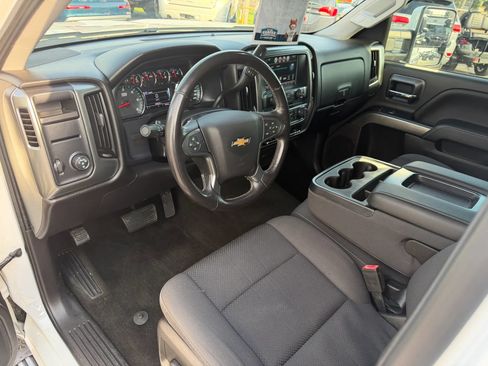 Used 2018 Chevrolet Silverado 1500 LT w/ Texas Edition RWD image 6