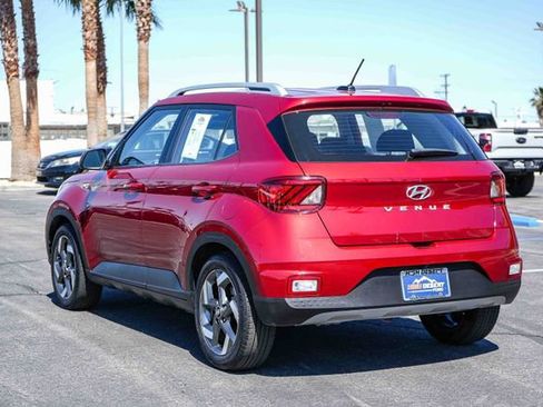 Used 2025 Hyundai Venue SEL FWD image 9