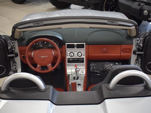 Used 2008 Chrysler Crossfire Limited image 28