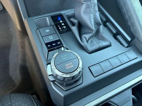 New 2026 Toyota 4Runner SR5 image 25