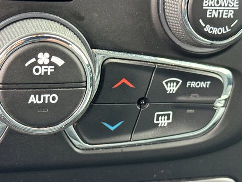 Used 2022 RAM 1500 Classic SLT image 29