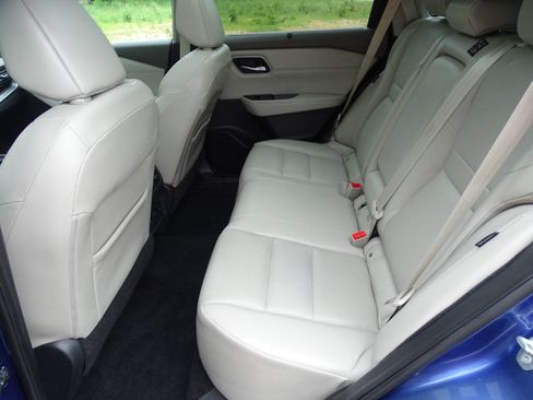 Used 2021 Nissan Rogue AWD SV w/ SV Premium Package image 36