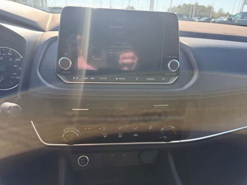 Used 2023 Nissan Rogue S image 18