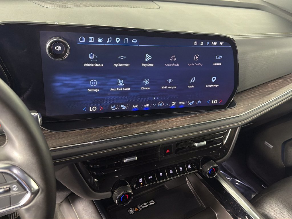Used 2025 Chevrolet Suburban Premier RWD image 23