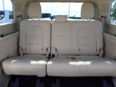 Used 2020 Lincoln Navigator Reserve w/ Luxury Package image 27