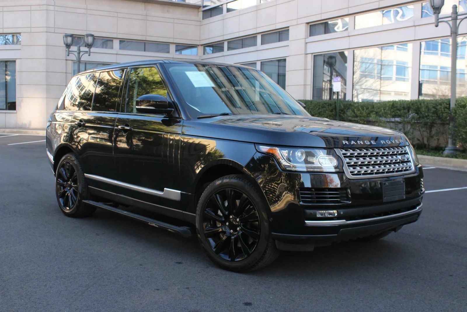 Used 2015 Land Rover Range Rover Supercharged AWD/4WD image 1