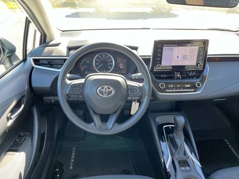 Used 2020 Toyota Corolla LE image 12