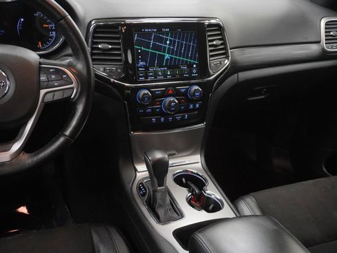 Certified 2021 Jeep Grand Cherokee Laredo X AWD/4WD image 24