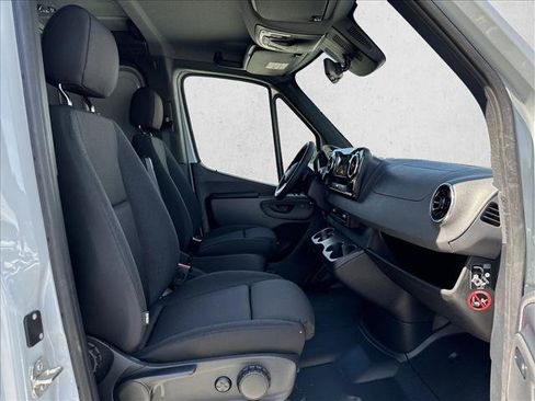 Used 2024 Mercedes-Benz Sprinter 2500 image 20