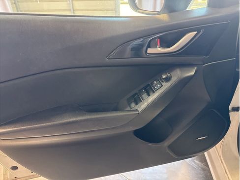 Used 2016 MAZDA MAZDA3 i Touring w/ Popular Equipment Package image 17