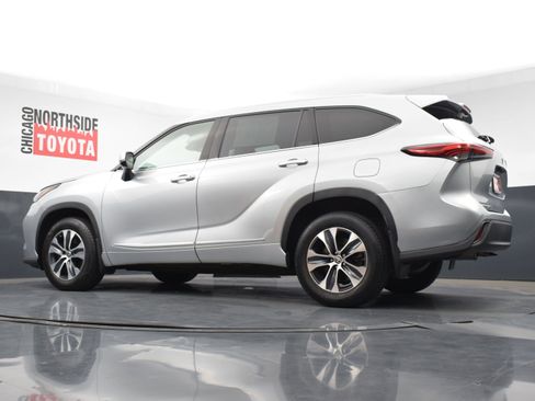 Used 2022 Toyota Highlander XLE image 30