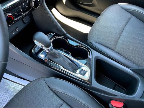 Used 2025 Buick Encore GX Preferred image 17