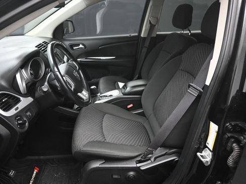 Used 2020 Dodge Journey SE w/ SE Popular Equipment Group image 18