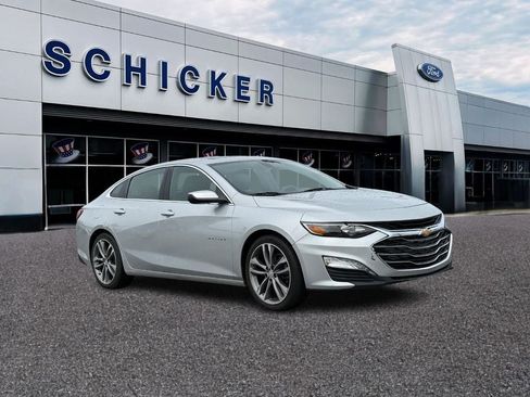 Used 2021 Chevrolet Malibu LT FWD image 1