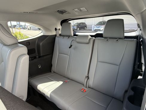 Used 2023 Toyota Highlander Platinum AWD/4WD image 6