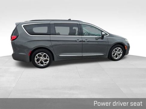 Used 2022 Chrysler Pacifica Limited image 27