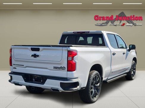 Used 2023 Chevrolet Silverado 1500 High Country w/ Technology Package AWD/4WD image 4