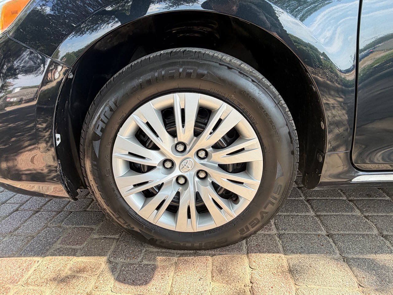 Used 2012 Toyota Camry LE FWD image 30