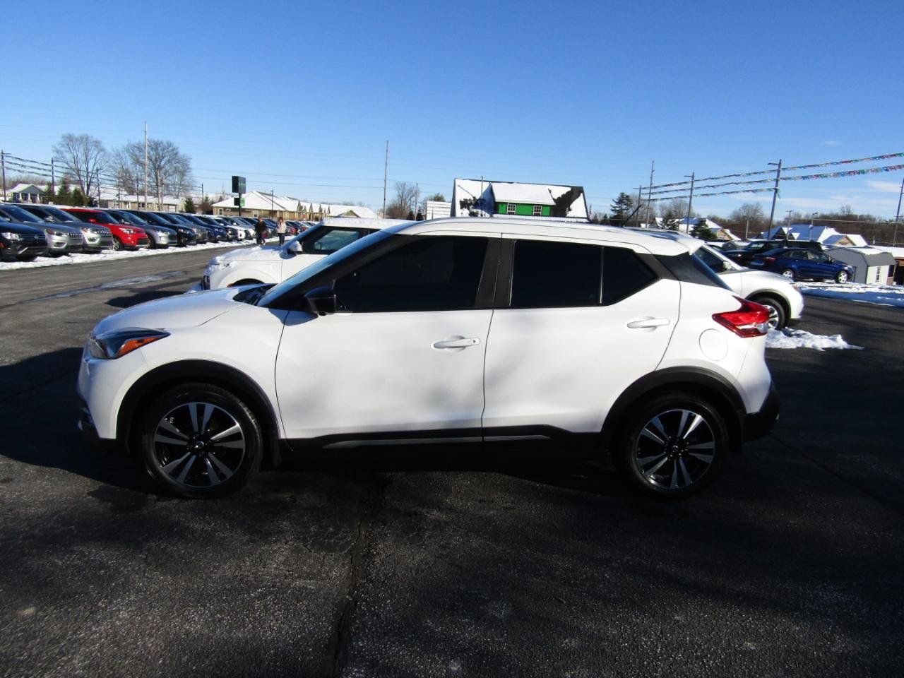 Used 2020 Nissan Kicks SR FWD image 4