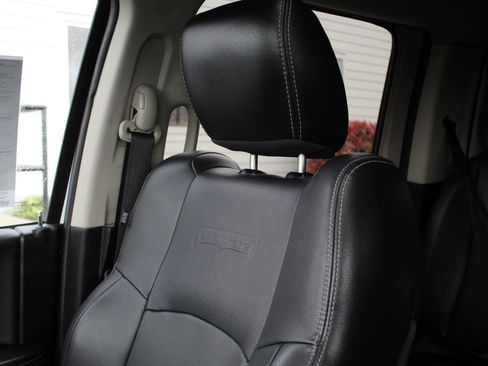 Used 2013 RAM 1500 Laramie w/ Convenience Group AWD/4WD image 40