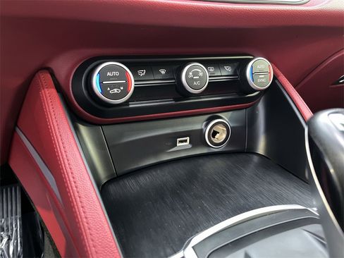Used 2019 Alfa Romeo Stelvio image 35