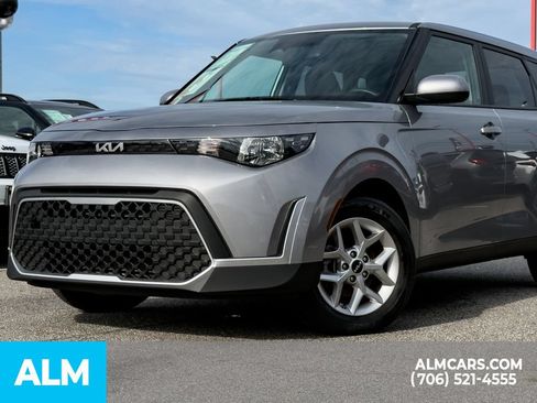 Used 2025 Kia Soul LX w/ LX Technology Package FWD image 8