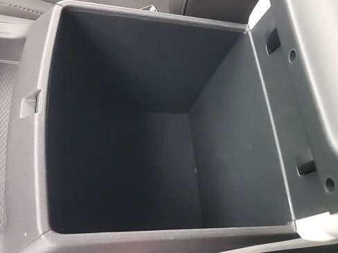 Used 2024 Kia Carnival EX image 36