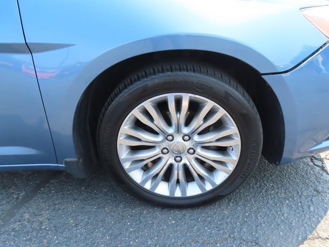 Used 2011 Chrysler 200 Limited FWD image 10
