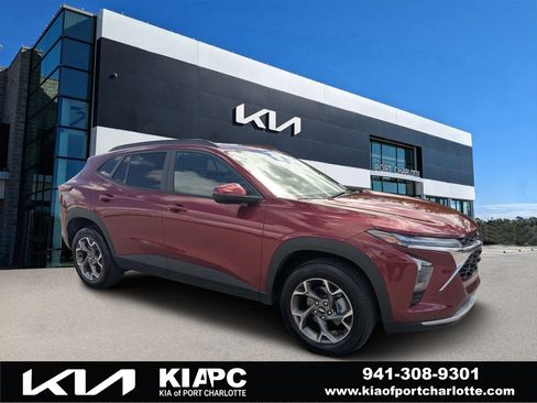 Used 2025 Chevrolet Trax LT w/ LT Convenience Package FWD image 1