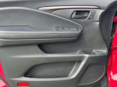 Certified 2025 Honda Passport EX-L image 17