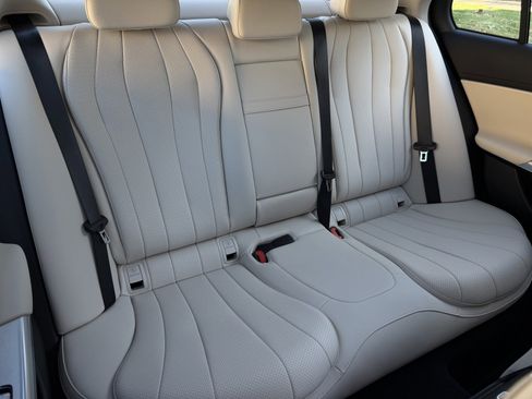 Used 2025 Mercedes-Benz E 350 Sedan image 21