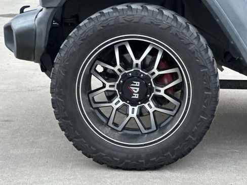 Used 2018 Jeep Wrangler Unlimited Sport image 25