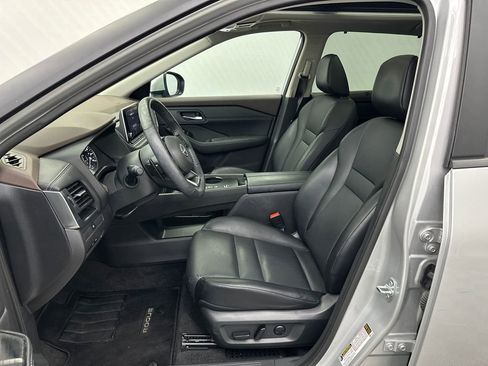 Used 2023 Nissan Rogue SV w/ SV Premium B Package image 9