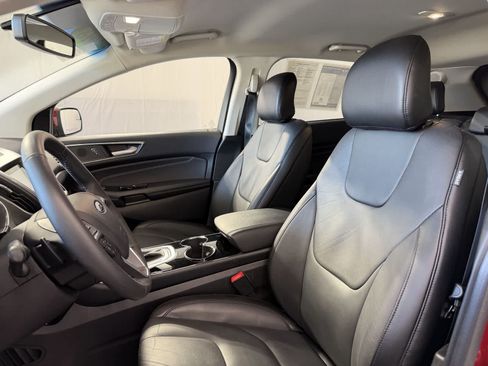 Used 2018 Ford Edge Titanium w/ Technology Package FWD image 9
