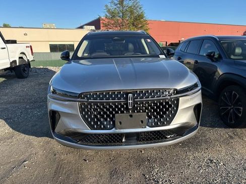 Used 2024 Lincoln Nautilus Reserve AWD/4WD image 2