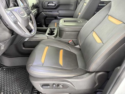 Used 2022 GMC Sierra 2500 AT4 w/ AT4 Preferred Package AWD/4WD image 8