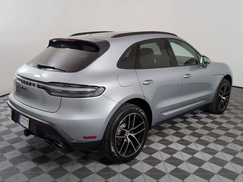 Certified 2025 Porsche Macan AWD/4WD image 8