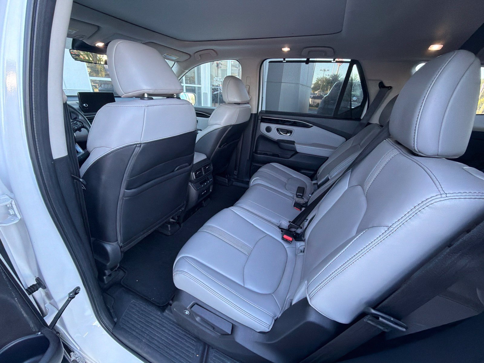 Used 2023 Honda Pilot Touring image 15