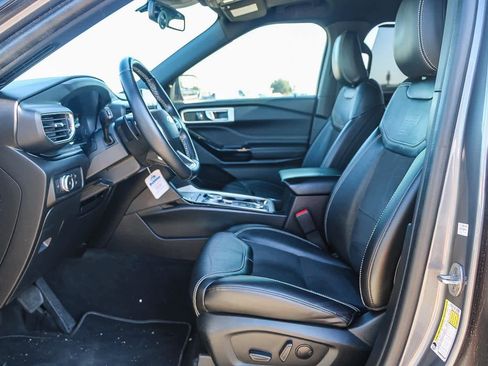Used 2022 Ford Explorer ST w/ ST Street Pack image 18