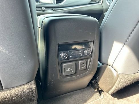 Used 2022 Buick Enclave Premium AWD/4WD image 25