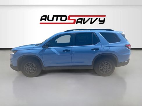 Used 2025 Honda Pilot TrailSport image 4