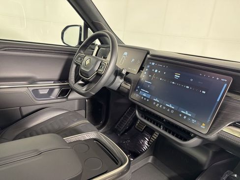 Used 2023 Rivian R1T Adventure image 9