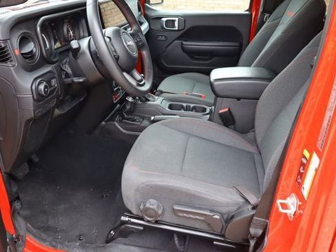 Used 2024 Jeep Wrangler Unlimited Rubicon AWD/4WD image 14