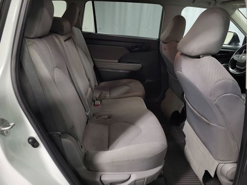 Used 2023 Toyota Highlander LE image 26