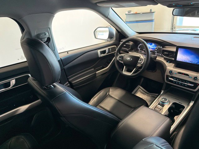 Used 2023 Ford Explorer XLT w/ Equipment Group 202A AWD/4WD image 29