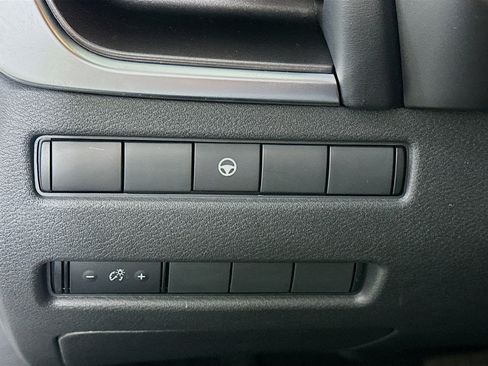 Used 2023 Nissan Rogue SV image 17