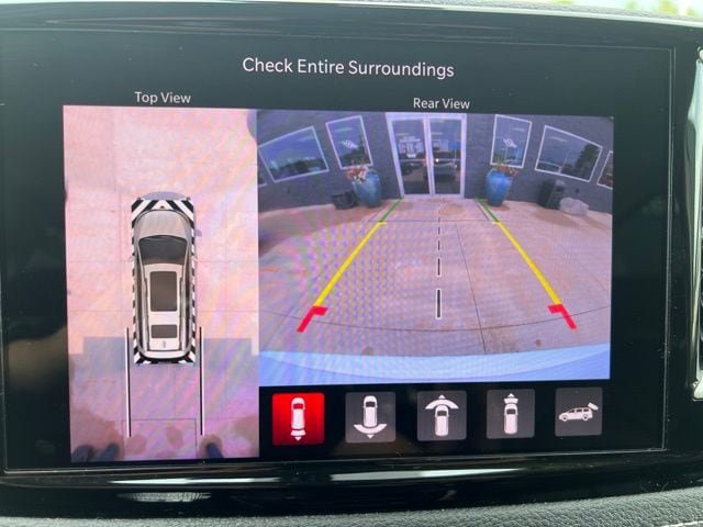 Used 2023 Chrysler Pacifica Touring-L AWD/4WD image 29