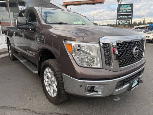 Used 2017 Nissan Titan SV AWD/4WD image 8