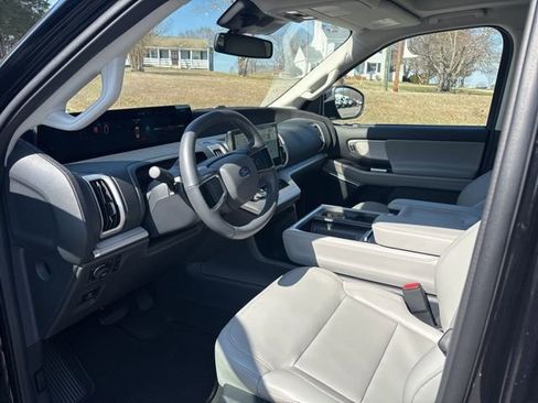 Used 2025 Ford Expedition Max Active image 12